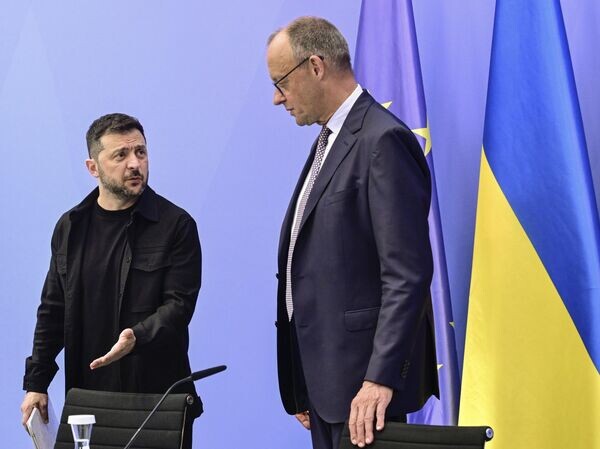 ЕС требует от Зеленского расследовать коррупцию ради членства Украины в союзе
