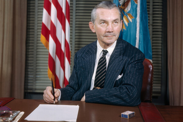 Министр обороны США (1947–1949) Джеймс Форрестол / Bettmann Archive/Getty Images   📷