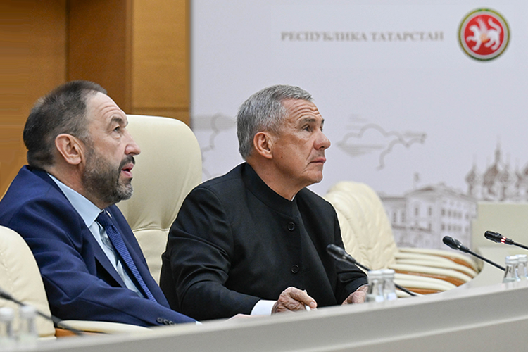    Рустам Минниханов провел заседание инвестиционного совета республики. В работе принял участие и Алексей Песошин.   
Фото: rais.tatarstan.ru