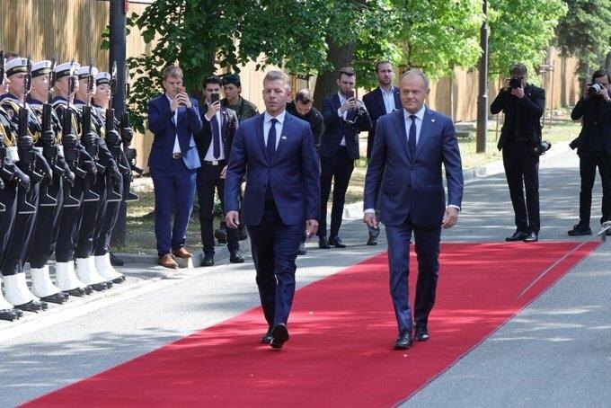 Петер Мадьяр и Дональд Туск. Обложка © X / Donald Tusk