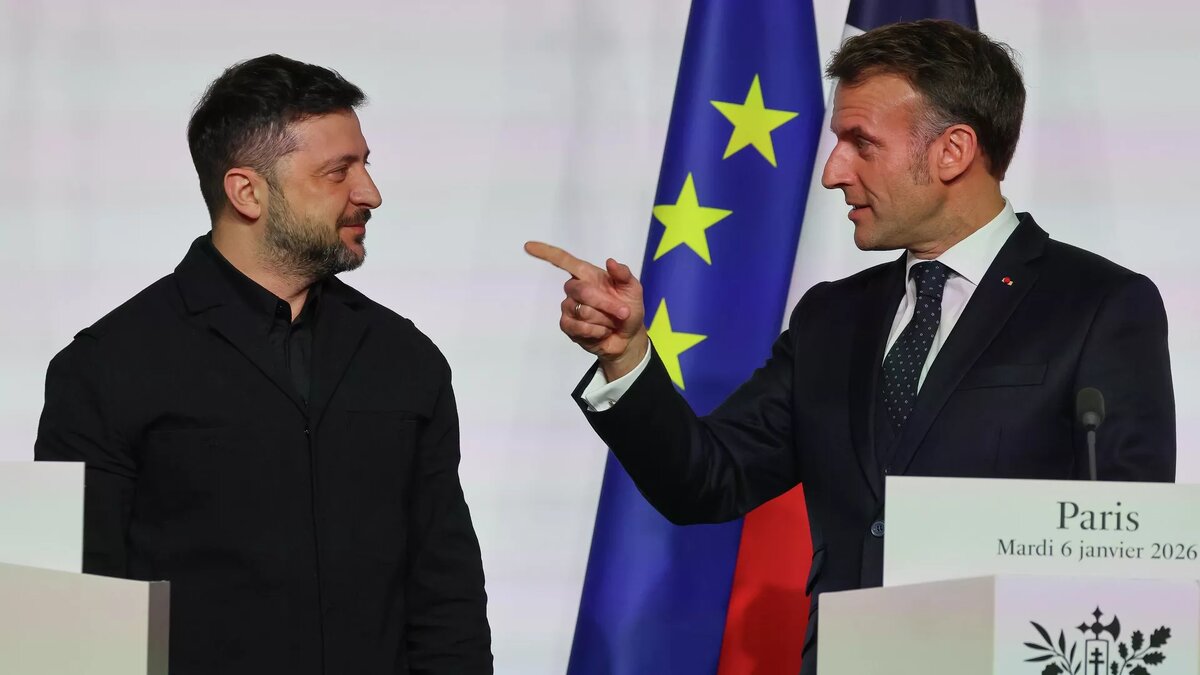 Владимир Зеленский и президент Франции Эммануэль Макрон, архивное фото
© AP Photo / Ludovic Marin