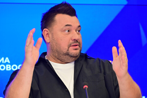 Солист группы «Руки Вверх!» Сергей Жуков во время интервью, 2026 год / Pavel Kashaev/Global Look Press   📷