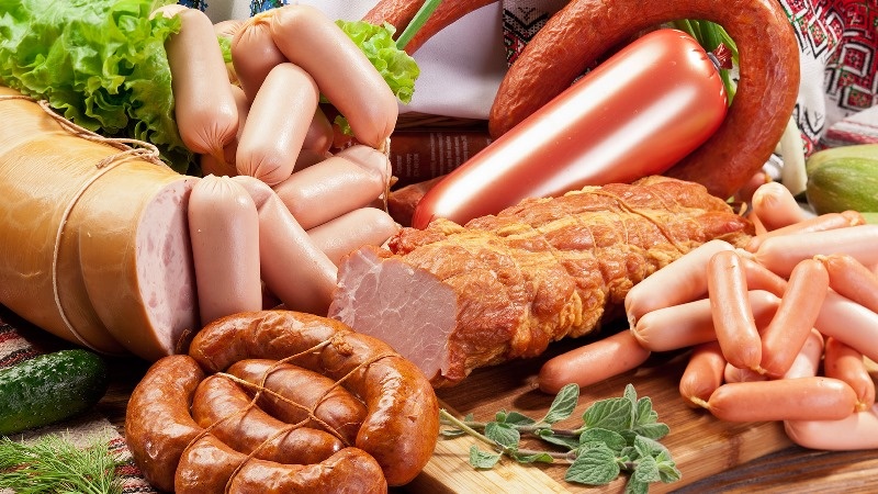 Из чего на самом деле делают популярные мясные изделия — мифы и реальность прилавков: разбор состава, который удивит любого