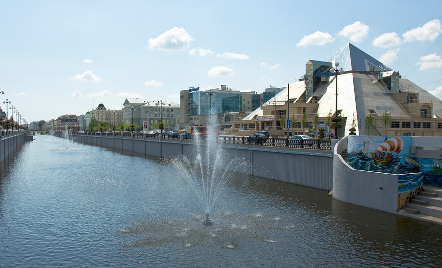 56 фонтанов-тюльпанов в центре Казани: бесплатное водное шоу длиной 1,5 км