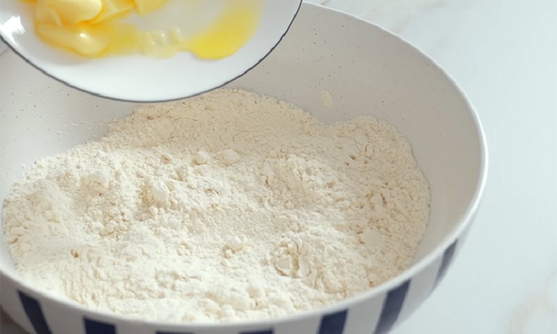 Абрикосовый пирог с нежной меренгой и грецкими орехами: как приготовить десерт на каждый день  