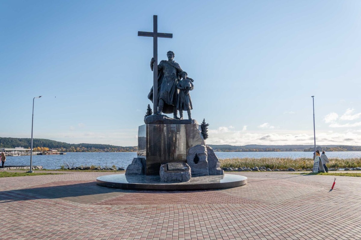 Памятник в Сортавале князю Ярославу и его сыну. Фото из открытых источников.