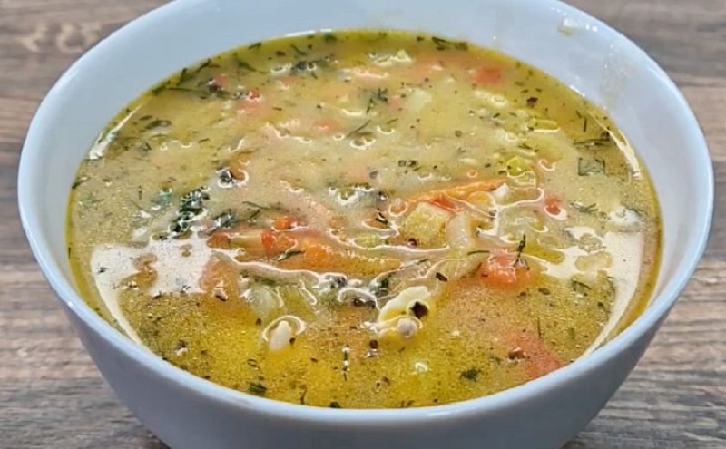 Как приготовить насыщенный куриный суп из одного филе за полчаса