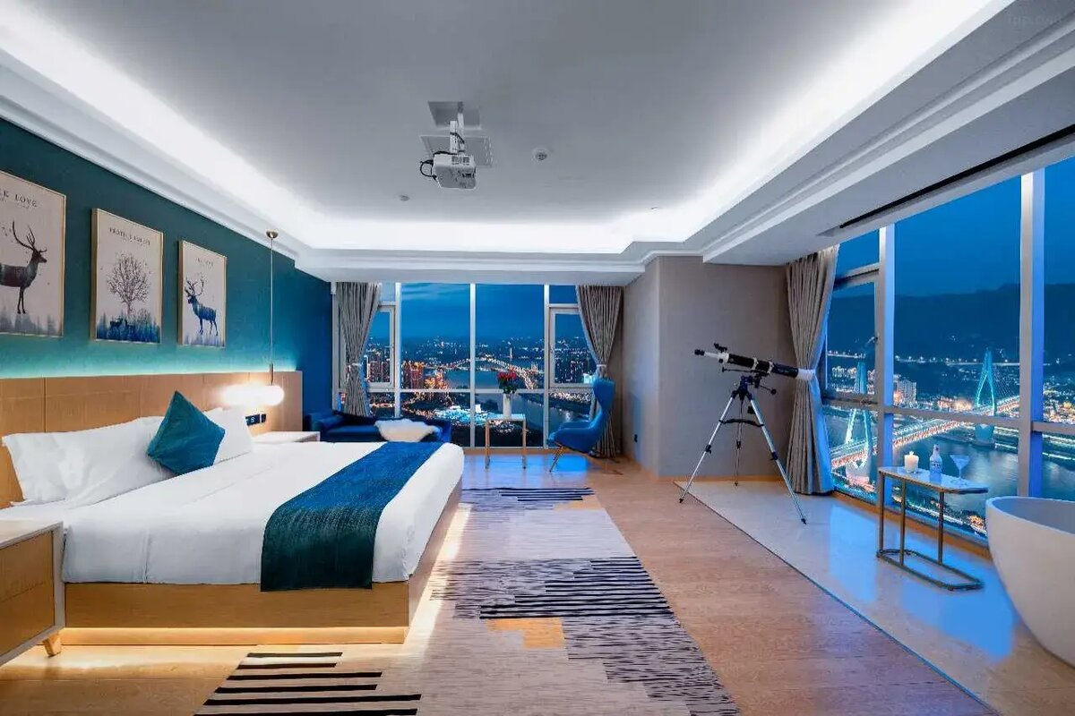 Tianqing River View Hotel 4 (Chongqing Jiefangbei Hongyadong), цены на номера начинаются от 2700 рублей за сутки. Актуальную стоимость на ваши даты проверяйте при бронировании. Тот самый случай, когда не нужно переплачивать за идеальное расположение