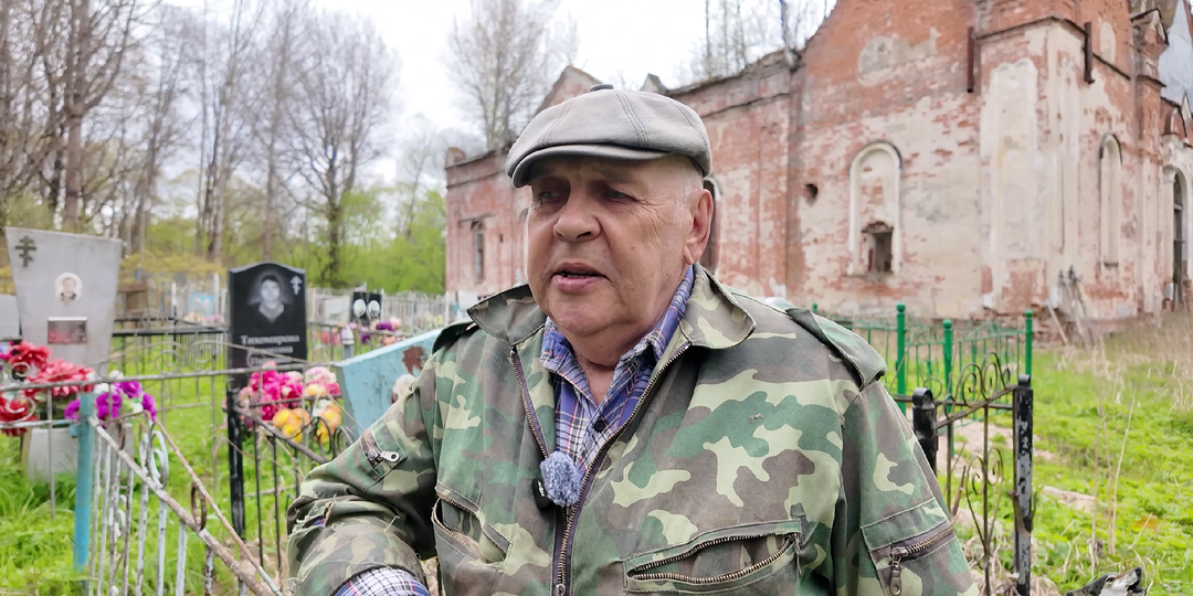 Нашли отшельников на болоте: они живут среди волков и медведей