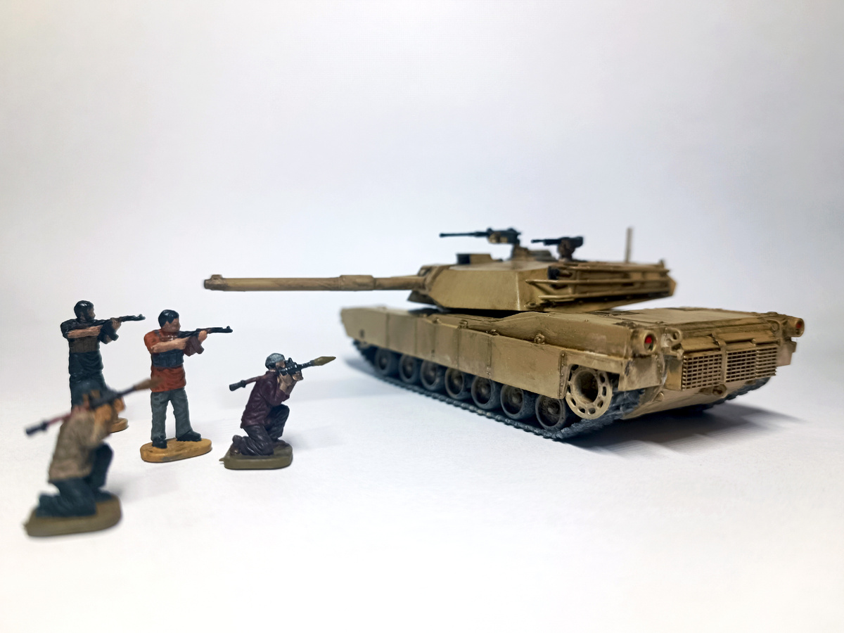 М1 "Абрамс" от фирмы Esci и повстанцы от фирмы Caesar, масштаб 1/72 