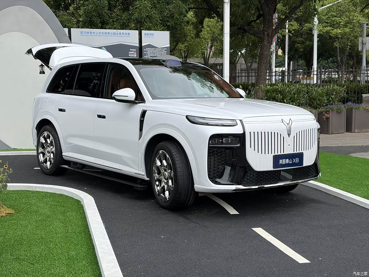 Voyah Taishan X8