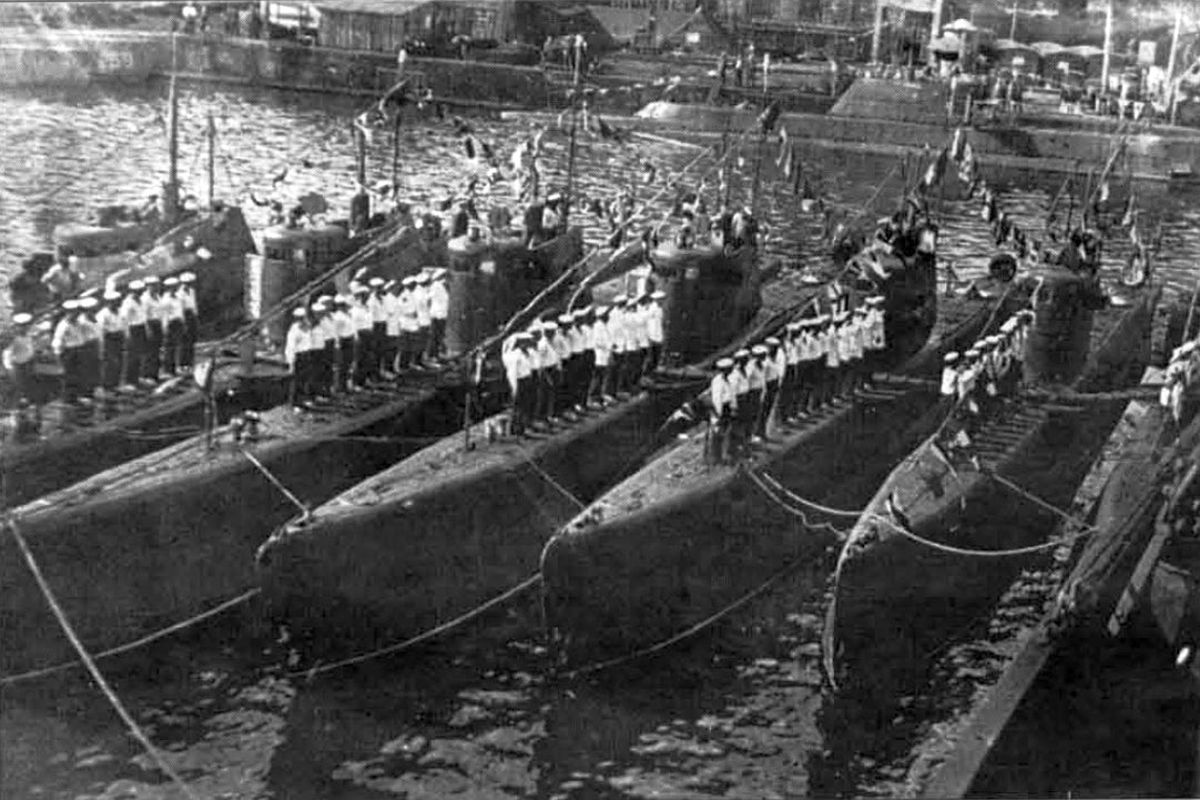    "Малютки" Тихоокеанского флота. Праздничное построение экипажей./sovboat.ru