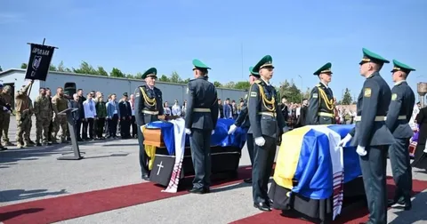 Смрадные покойники. Зеленский собирает по миру кости.