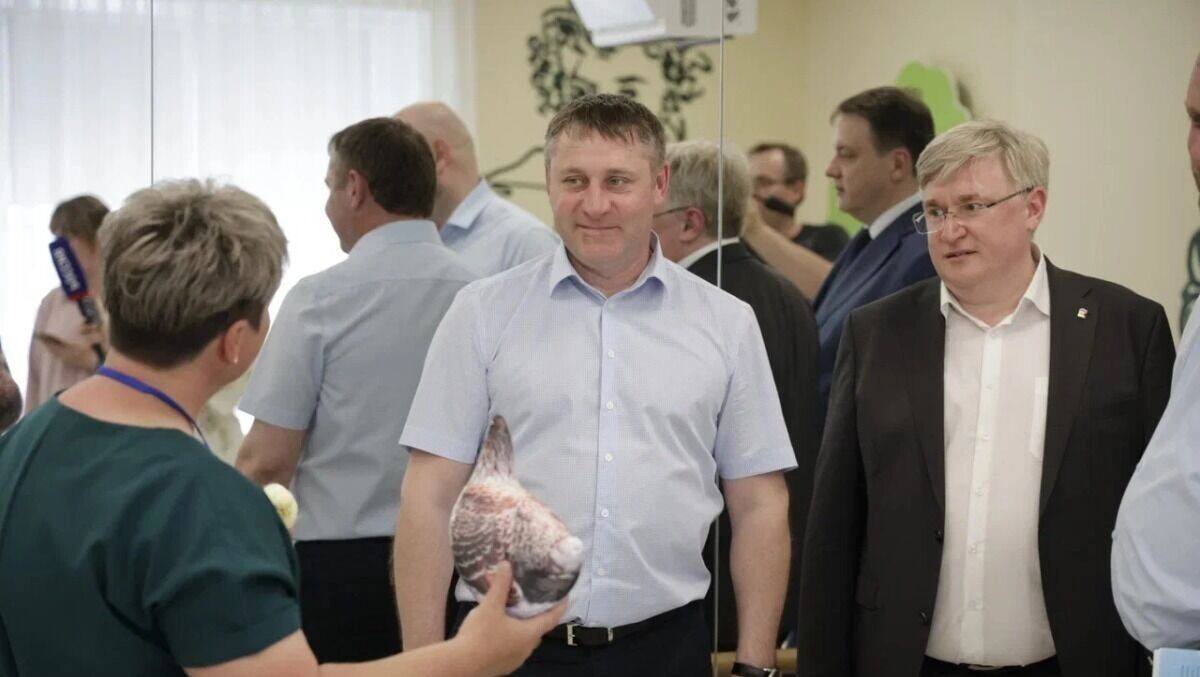    Александр Шуваев также посетил школу, в которой учился в детстве   областное правительство