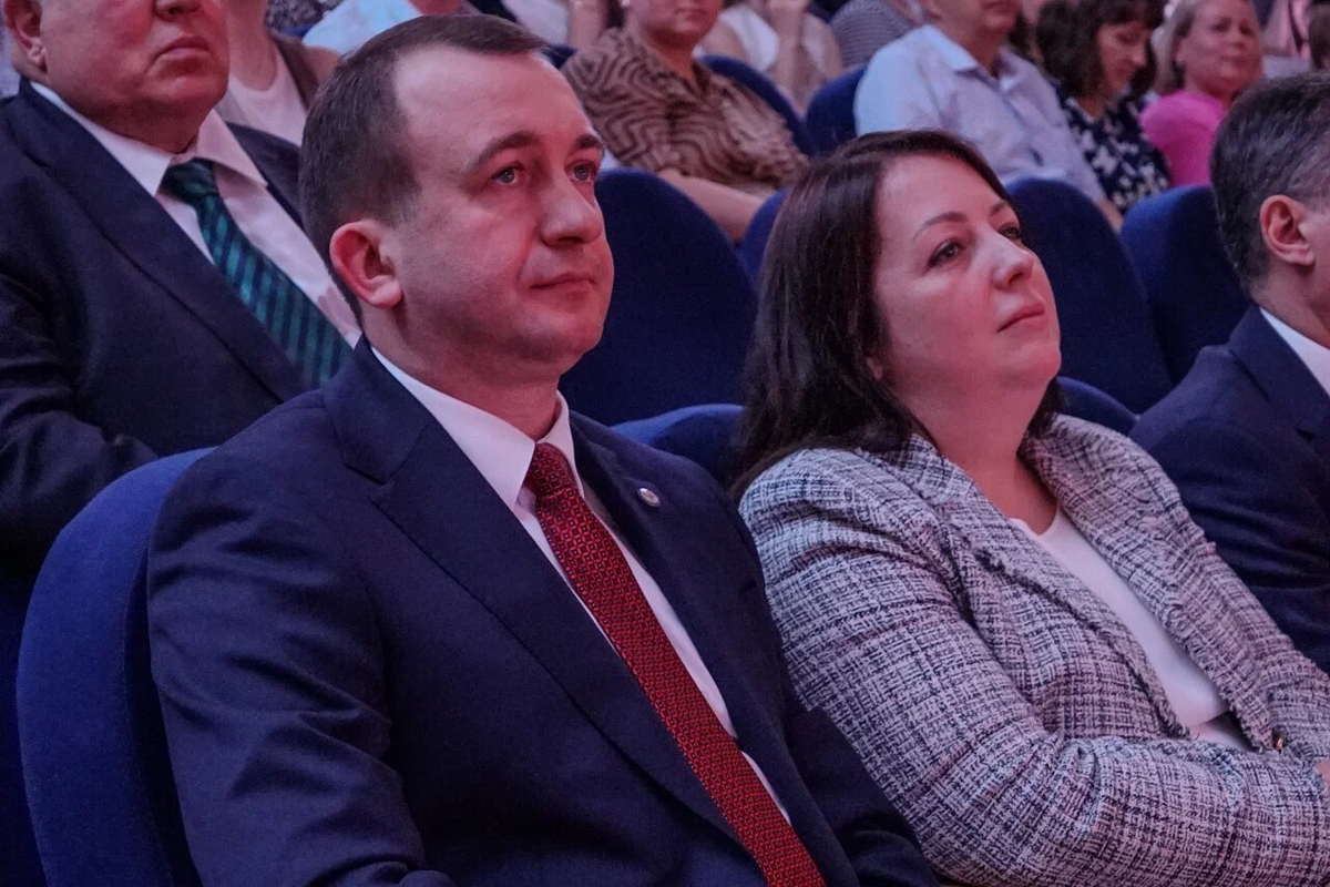 Владимир Потешкин и Наталья Андрианова лично поздравили коллектив МГТУ ГА с юбилеем