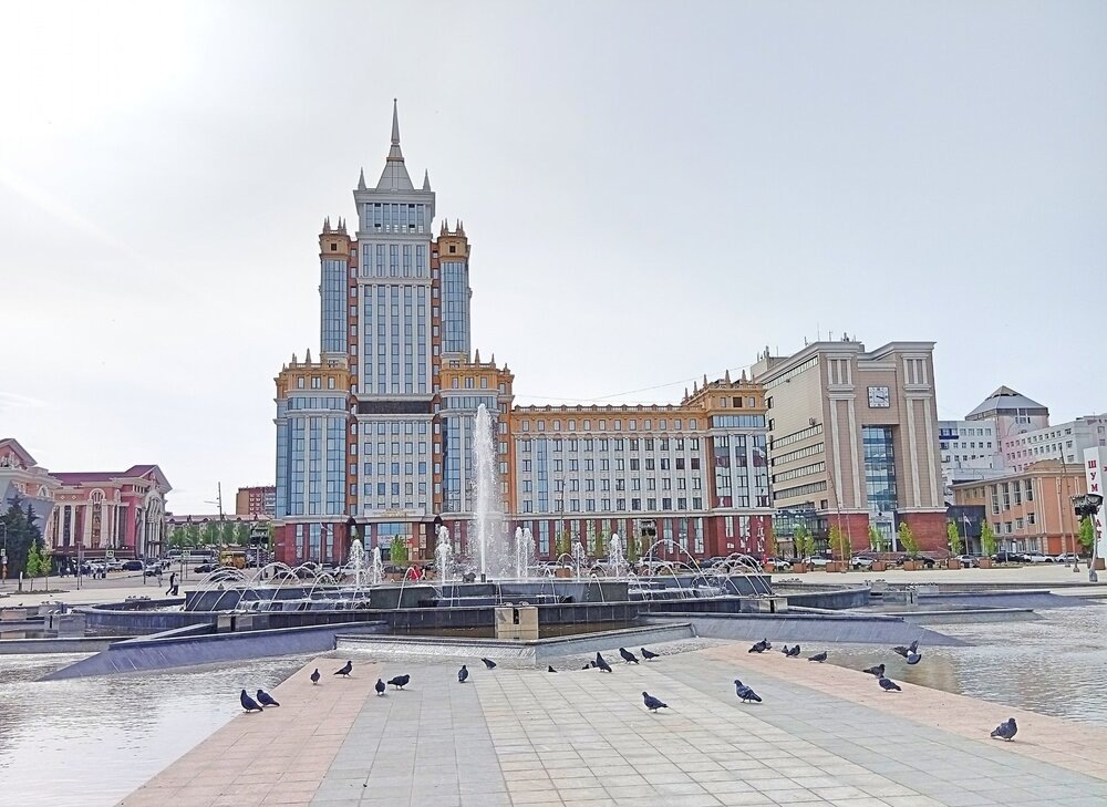 Фонтан на площади Тысячилетия. Светомузыкальный фонтан имеет название "Звезда Мордовии". Был открыт в 2012 году в честь тысячелетия единения мордовского и русского народов.