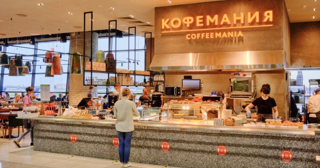 Сырники за 3000 рублей и капучино за 550: почему «Кофеманию» в Москве все равно любят?