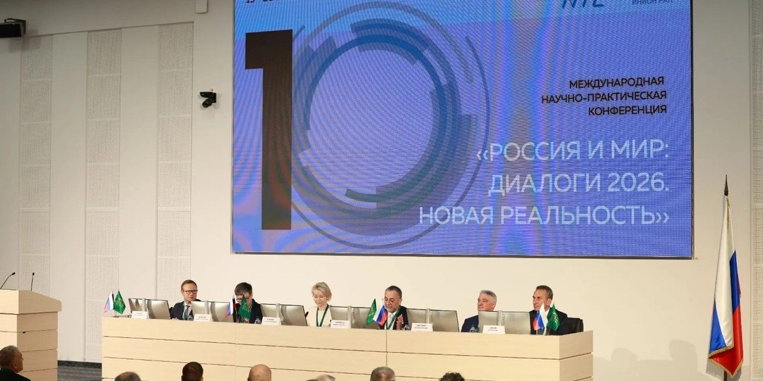 Секретарь Союз журналистов России, член наблюдательного совета Национального исследовательского института развития коммуникаций Рафаэль