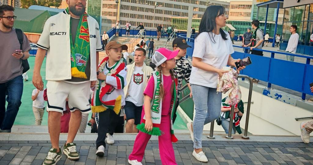 Ак барс» не спасли ни цирк, ни девочки в розовом, и не поддержка рынка. Локомотив – чемпион