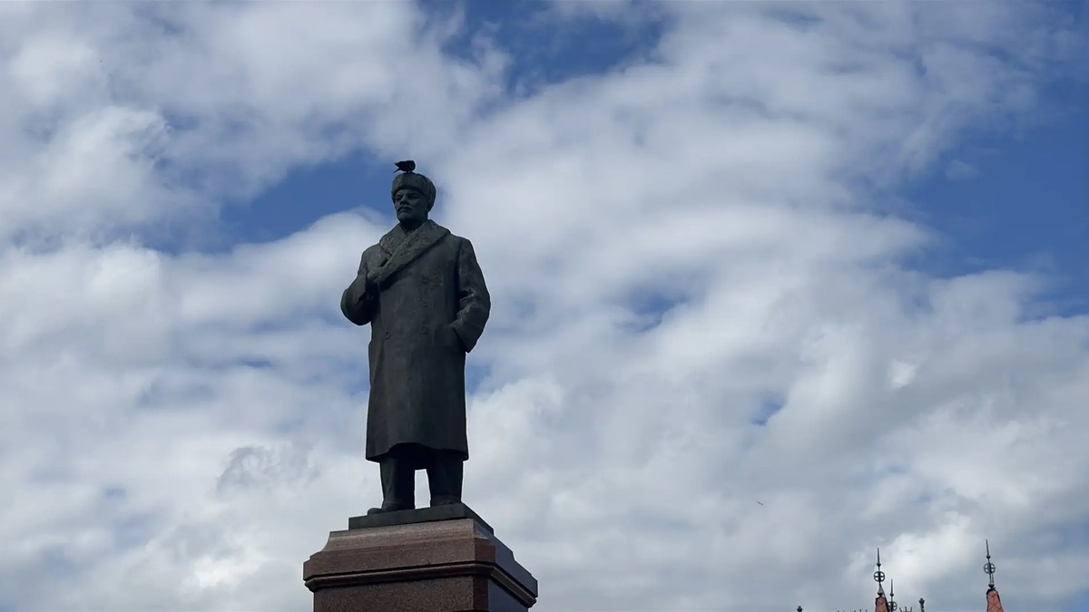 Самый "теплый" тов. Ленин в России