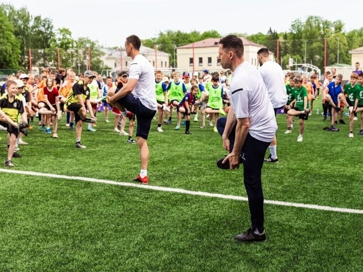     На стадионе «Спартак» в городе Гатчина 22 мая прошёл детский фестиваль «Урок футбола». Фото: пресс-служба Комитета по спорту Ленинградской области.