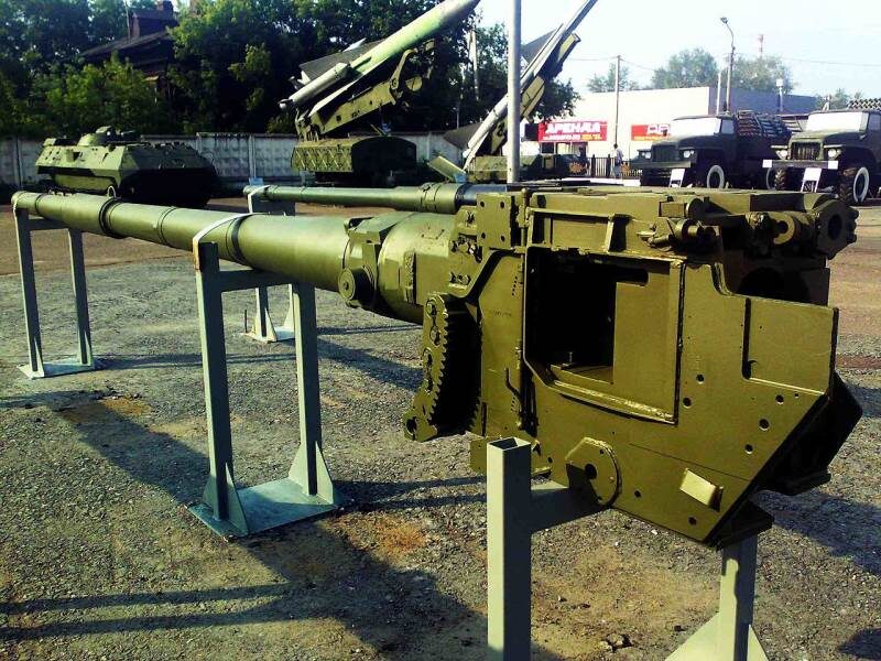 Д-81ТМ (Индекс ГРАУ — 2А46) — советская гладкоствольная танковая пушка.
Источник wofmd.com