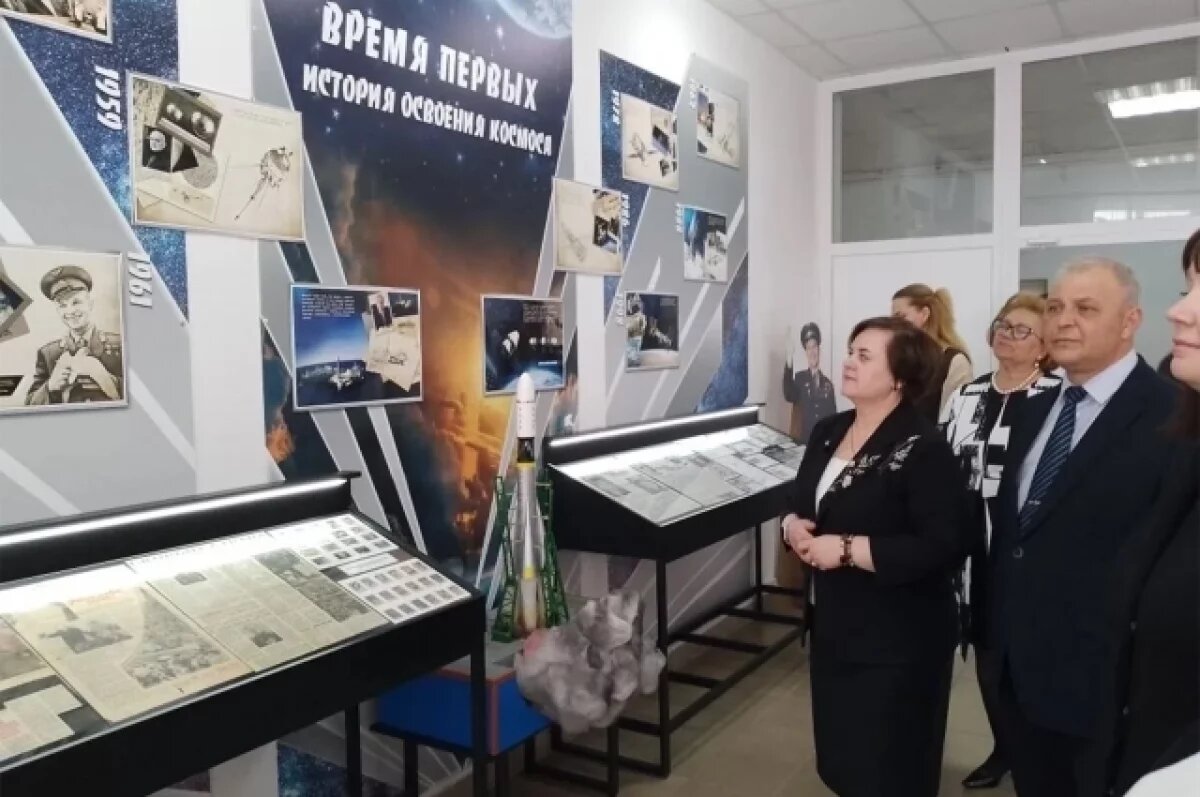    На открытии музея космонавтики в кузнецкой школе № 17 побывала и. о. министра образования Лариса Казакова.