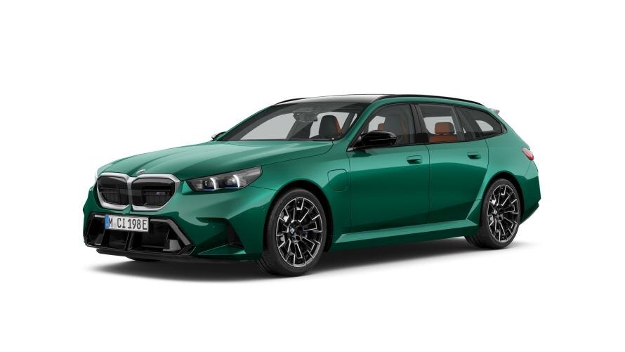BMW M5 Touring — это мощный спортивный универсал, который сочетает практичность семейного автомобиля и динамику настоящего суперседана M-серии.
Модель получила агрессивный дизайн, современные технологии и гибридную силовую установку.