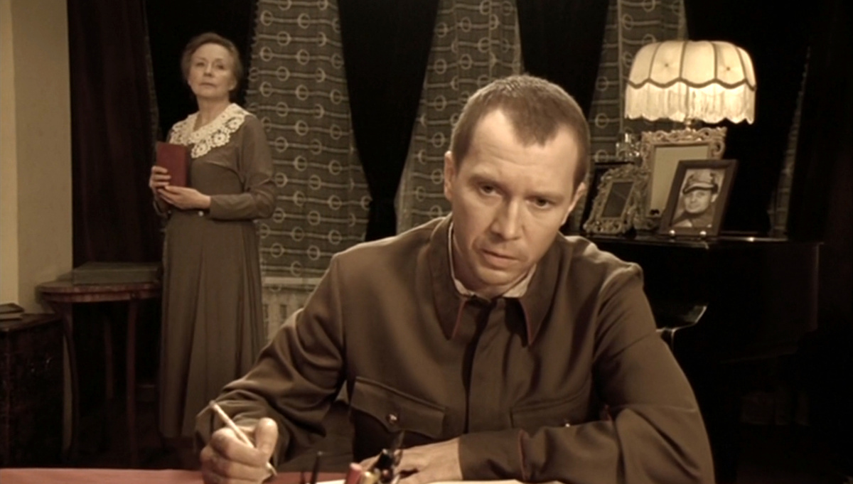 Кадр из телесериала "Апостол", 2008 г., режиссеры Геннадий Сидоров, Юрий Мороз, Николай Лебедев, сценаристы Олег Антонов, Григорий Мануков, композитор Дарин Сысоев (скриншот) 