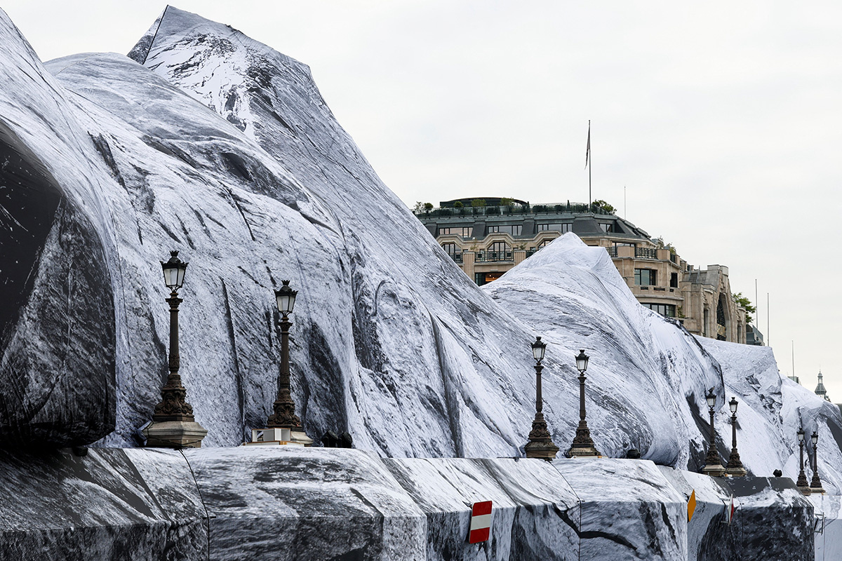 Benoit Tessie / Reuters📷Масштабная инсталляция «Пещера Пон-Неф»