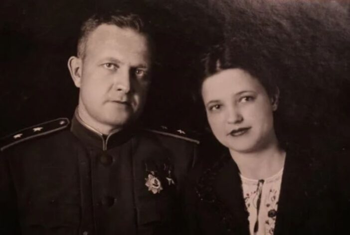    Генерал-лейтенант Хрюкин с женой Полиной, 1943 год.