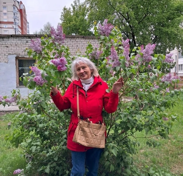 Я дома! и здесь цветет сирень, все деревья зеленые, а в Тайшете еще только распускались почки...