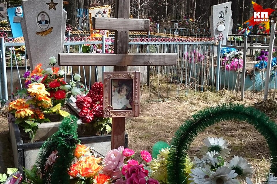 Могилка Виолетты. Фото: Светлана ВАЛИУЛИНА.