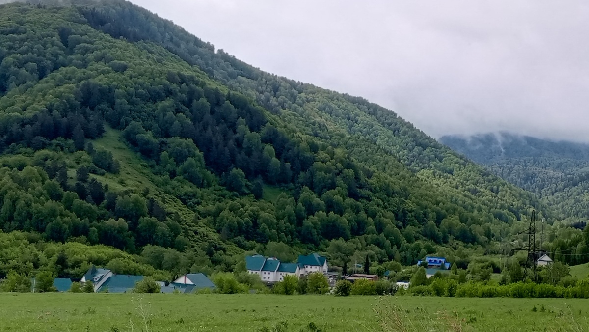 Наш санаторий, спрятанный в горах Алтая.