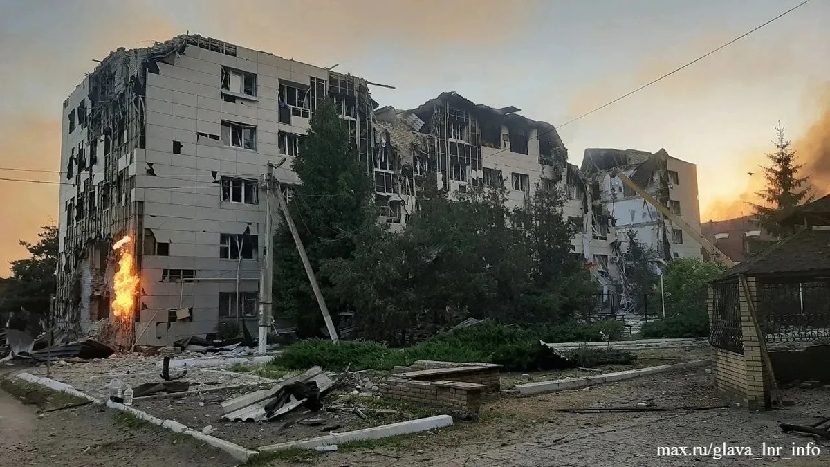    В результате удара ВСУ по колледжу в Старобельске погибли четверо, пострадали 40 человек