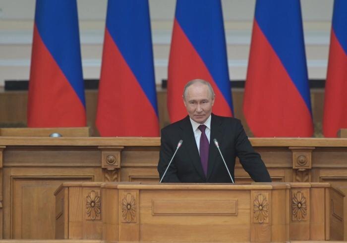 Владимир Путин. Обложка © Life.ru