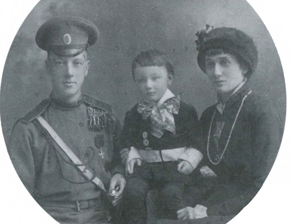 Лев с родителями