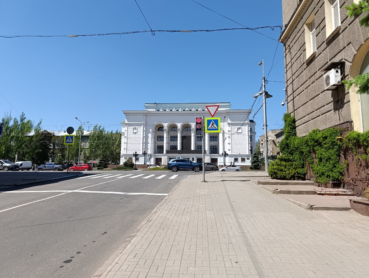 Донецкий Театр Оперы и Балета. Вид с проспекта Театральный.