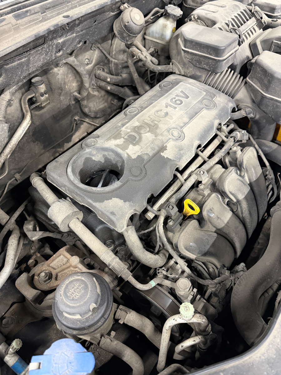 Моторный отсек Hyundai Santa Fe 2011 2.4 G4KE до демонтажа