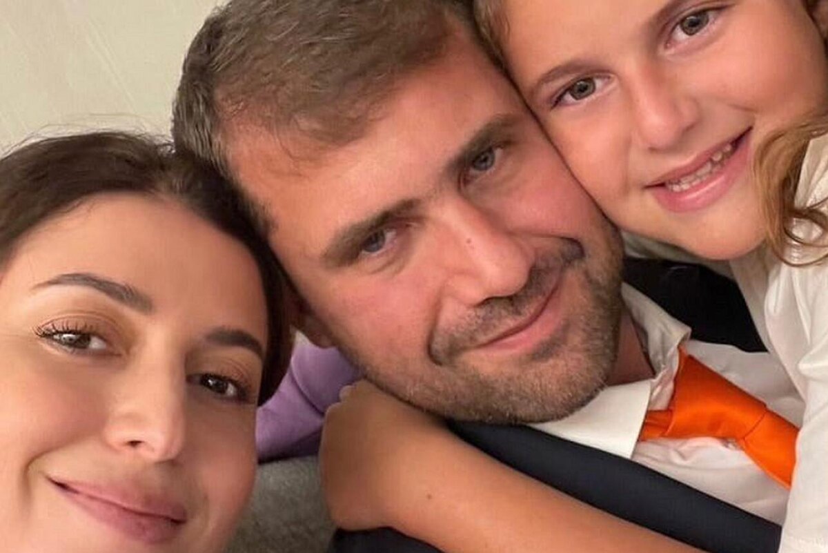    Жасмин с мужем и дочерью соцсети