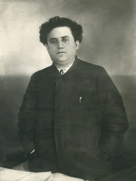 Г.Е.Зиновьев (1883-1936). Источник - https://lenin.rusarchives.ru/dokumenty/grigoriy-evseevich-zinovev-0