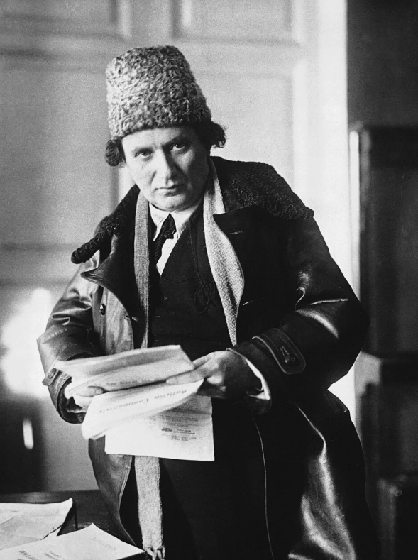 Григорий Зиновьев. Источник - https://ru.wikiquote.org/wiki/Григорий_Евсеевич_Зиновьев