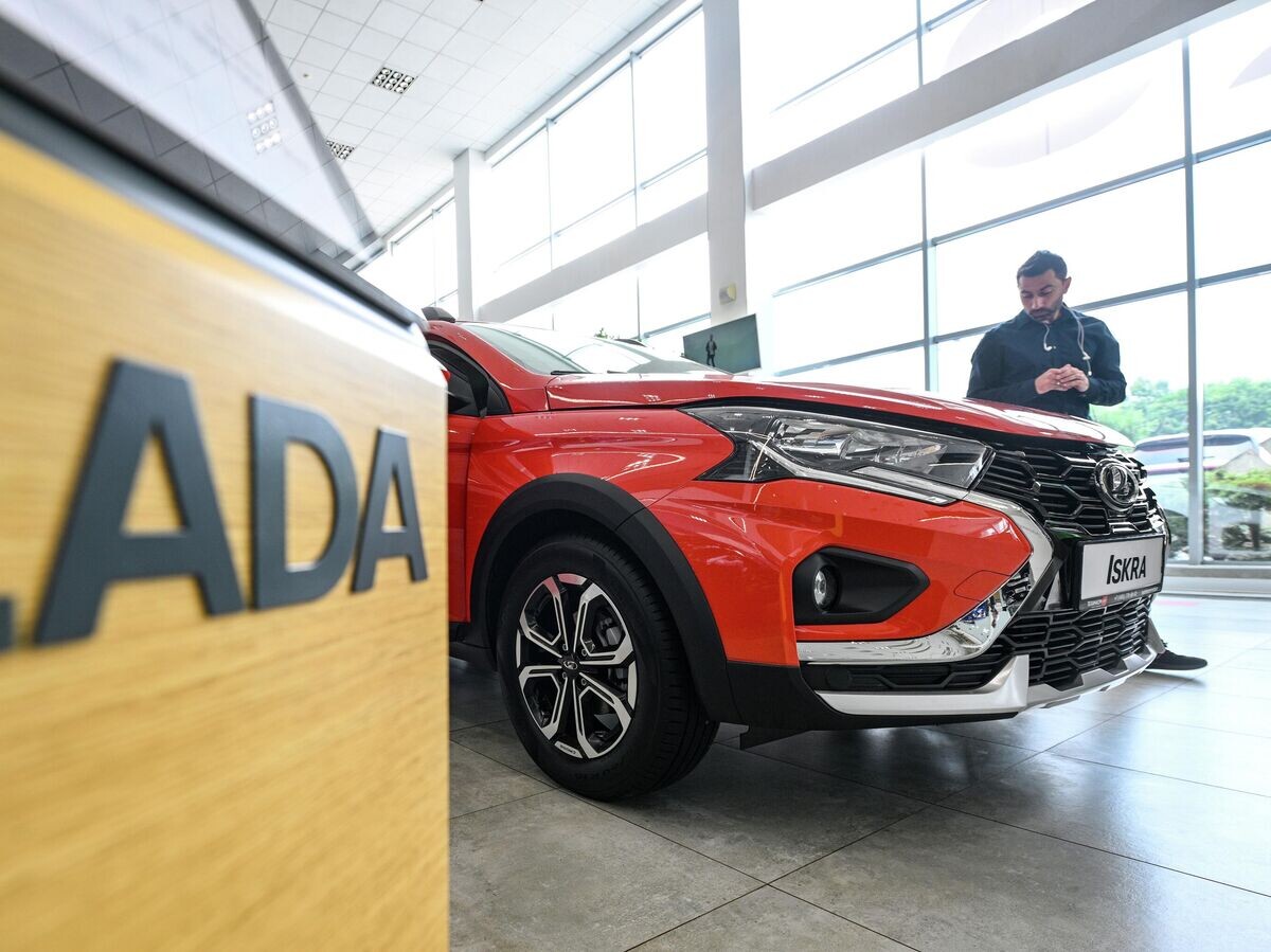    Автомобиль Lada Iskra в автосалоне | © РИА Новости / Кирилл Зыков