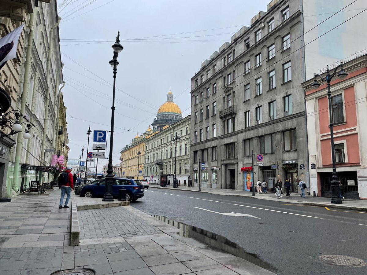 Вид от двери отеля