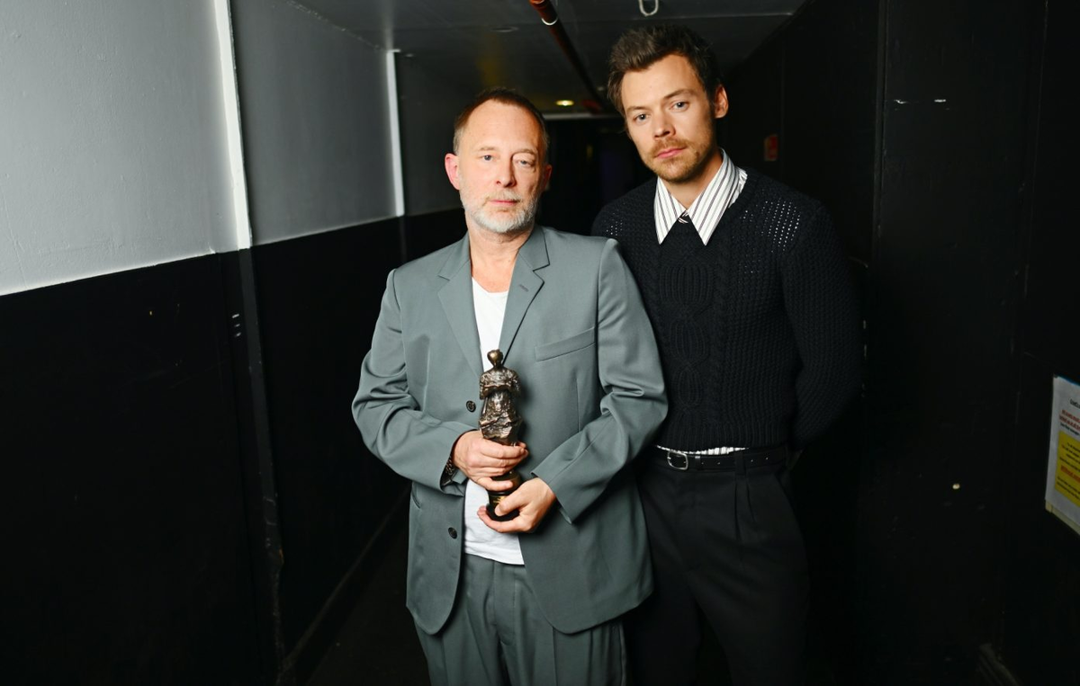 Том Йорк и Гарри Стайлз на церемонии «The Ivors» 2026 года. Фото: Джед Каллен/Дэйв Беннетт/Getty Images для The Ivors