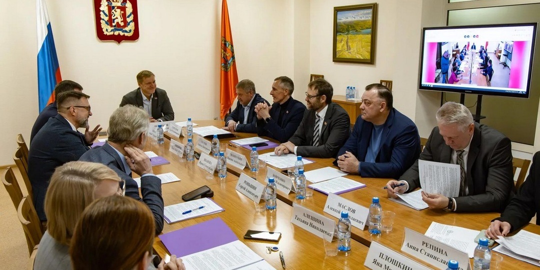 Депутаты краевого парламента сформулировали задачи новому министру спорта региона Алексею Маслову