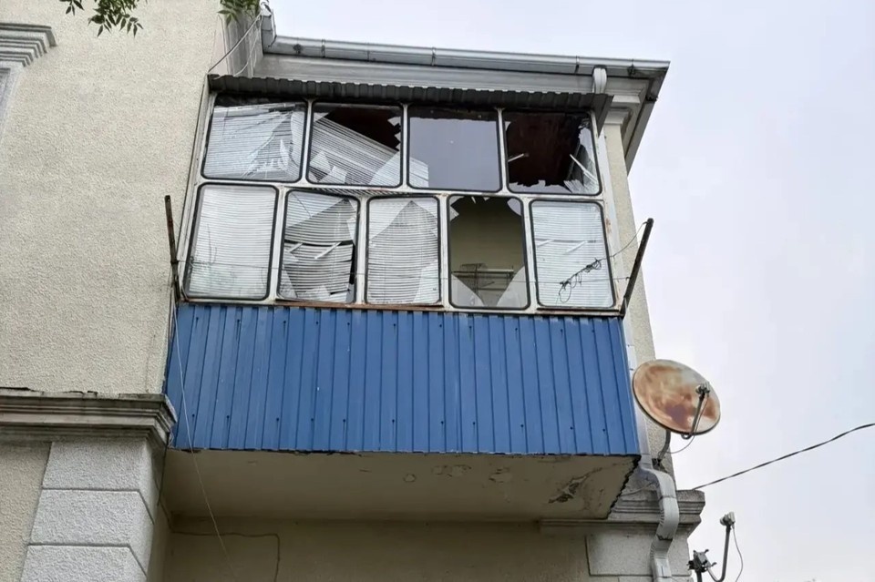    Обломками БПЛА повреждены окна в двух многоквартирных домах Новороссийска Фото: max.ru/kravchenko_glava_nvrsk