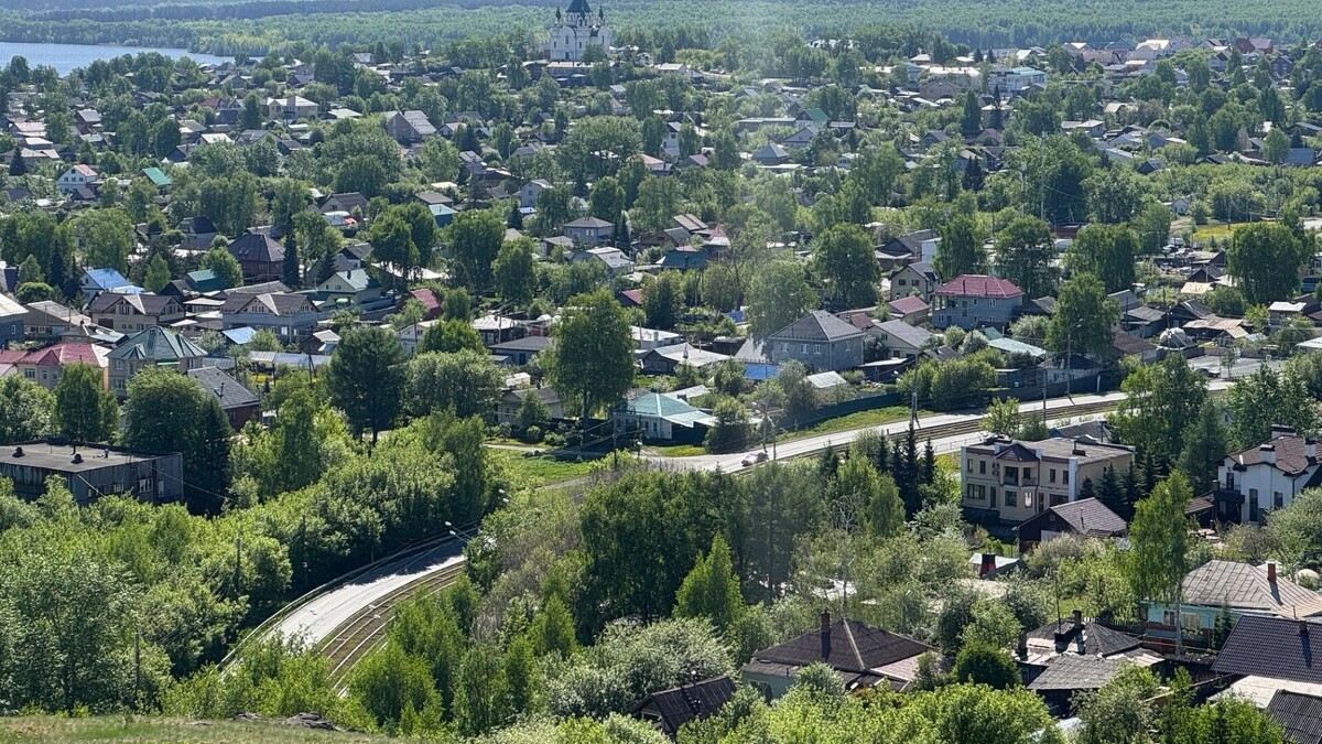    Город, где вековые заводские трубы соседствуют с новыми пешеходными маршрутами: панорама Нижнего Тагила с высоты Лисьей горы   tagilcity.ru