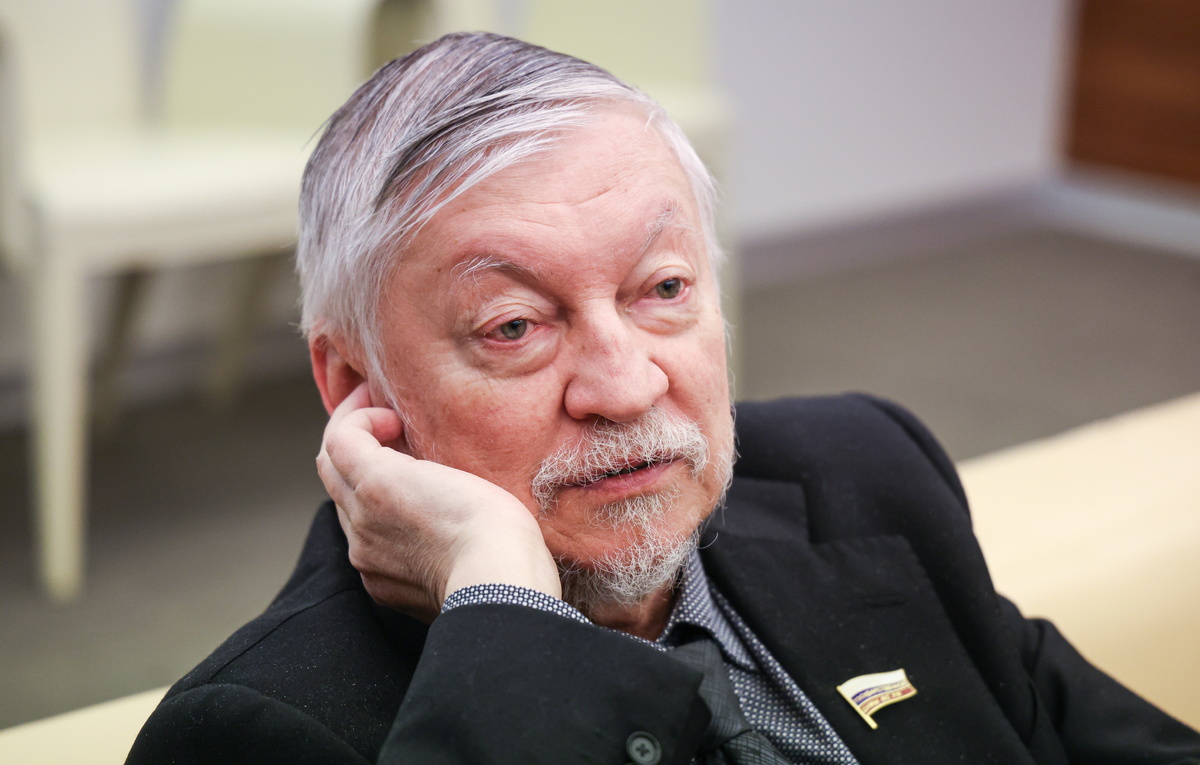    Анатолий Карпов  Вячеслав Прокофьев/ТАСС