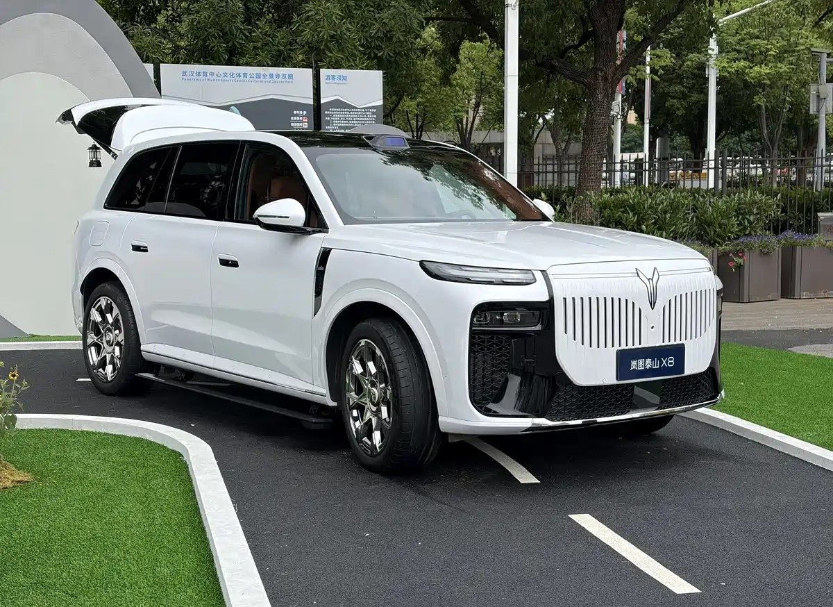 Презентация старта продаж Voyah Taishan X8